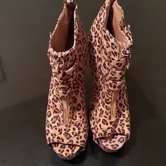 Tops - Picture 5 of 8